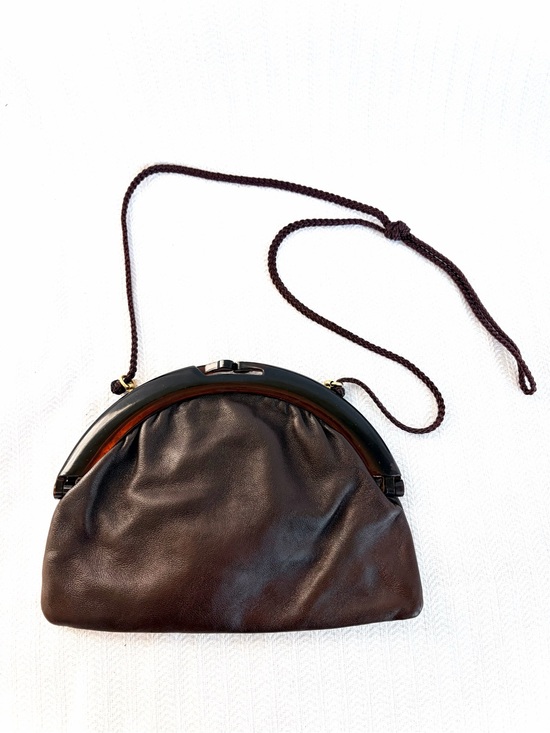 Handbags - Vintage 1960s / 1970s Brown Leather and Lucite Kisslock Clutch Bag - Italy